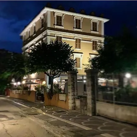 Iris Crillon Hotel 3*