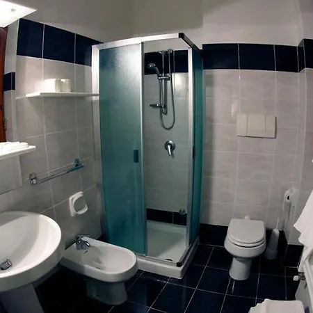 Iris Crillon Hotel