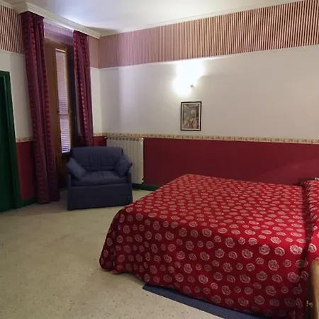 Iris Crillon Hotel 3*