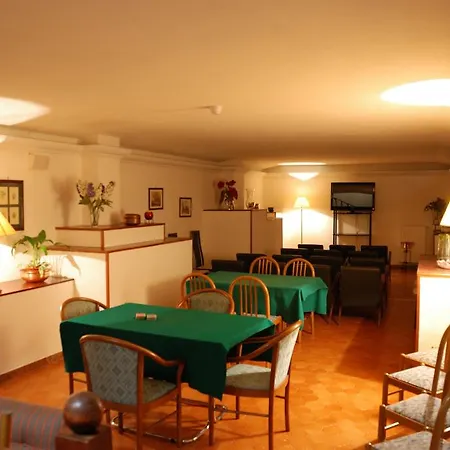 Iris Crillon Hotell 3*