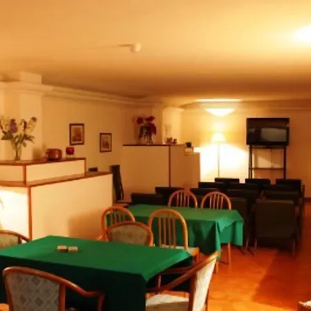 Hotell Iris Crillon 3*