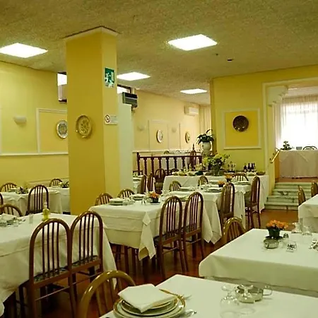 Iris Crillon Hotel 3*