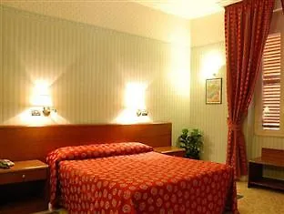 Iris Crillon Hotel